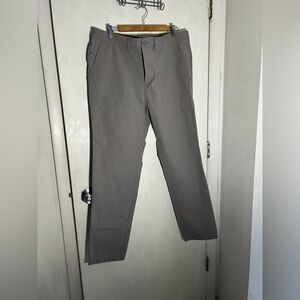 Vuori Men's Pants in Gray